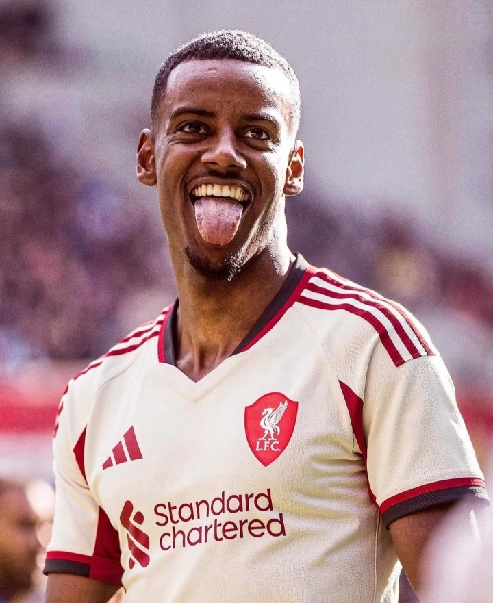 记者：利物浦与纽卡深入谈判伊萨克转会，预计明日达全面协议！