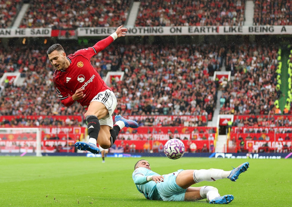 kaiyun-阿莫林兑现豪言！B费读秒点球绝杀，曼联3-2险胜升班马造英超神迹