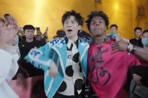 梦幻同框！“甲亢哥”Speed与大张伟同唱《阳光彩虹小白马》