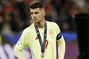 开云APP-传承了！西班牙队长莫拉塔登场后没要袖标，而是交给罗德里