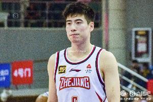 开云下载网址-表现还不错！程帅澎25分钟11中4&amp;三分6中2拿13分4板2助 第二节8分