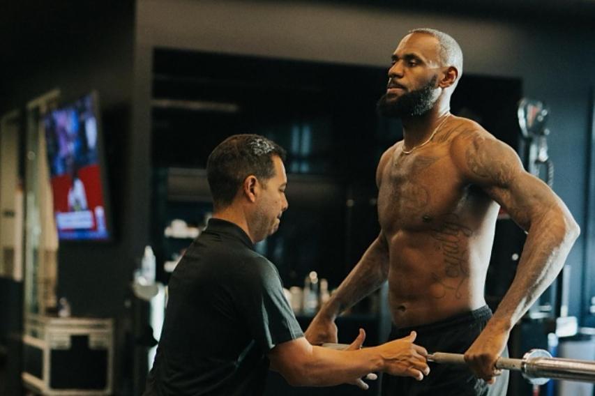 舆论环境糟糕！名嘴直言：一辈子不和詹姆斯说话也没事！