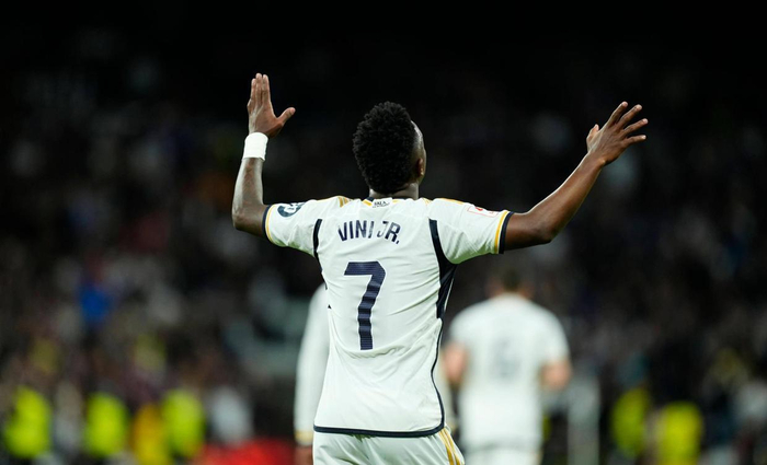 开云APP-1球3助+全场最佳!维尼修斯击碎质疑,伯纳乌从嘘声变掌声|皇马|阿韦洛亚|基利安·姆巴佩|欧冠|维尼修斯-西尔维斯特雷_新浪体育_新浪新闻